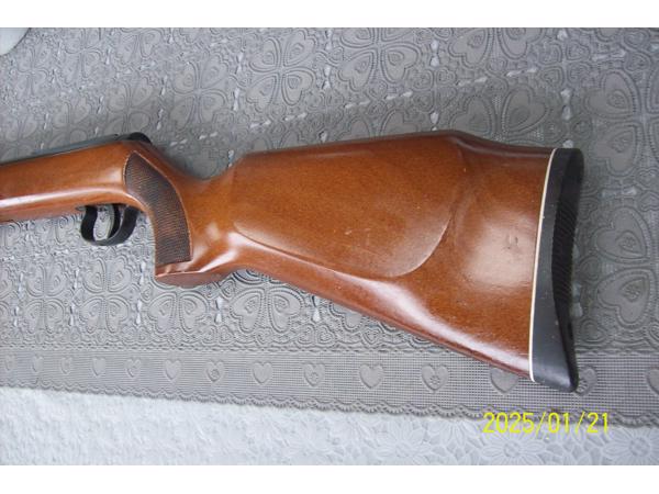 een mooie en goede 5.5 mm luchtbuks  diana  model 35